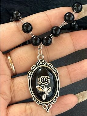 ⭐️ Black Rose Pendant Necklace - Women Jewelry
